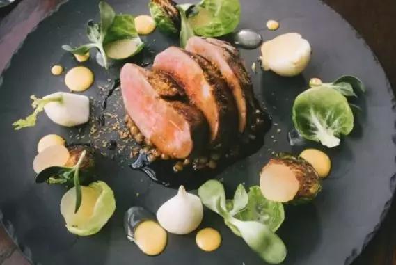 卡尔加里对蒙特利尔,卡尔加里多伦多对比