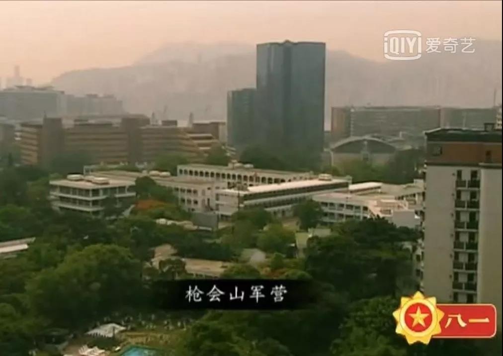 每年这个时候，他们都会出现在驻港部队军营