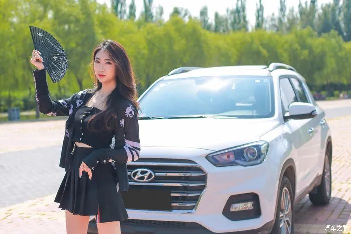 走稳重路线,北京现代ix35路上行驶视频