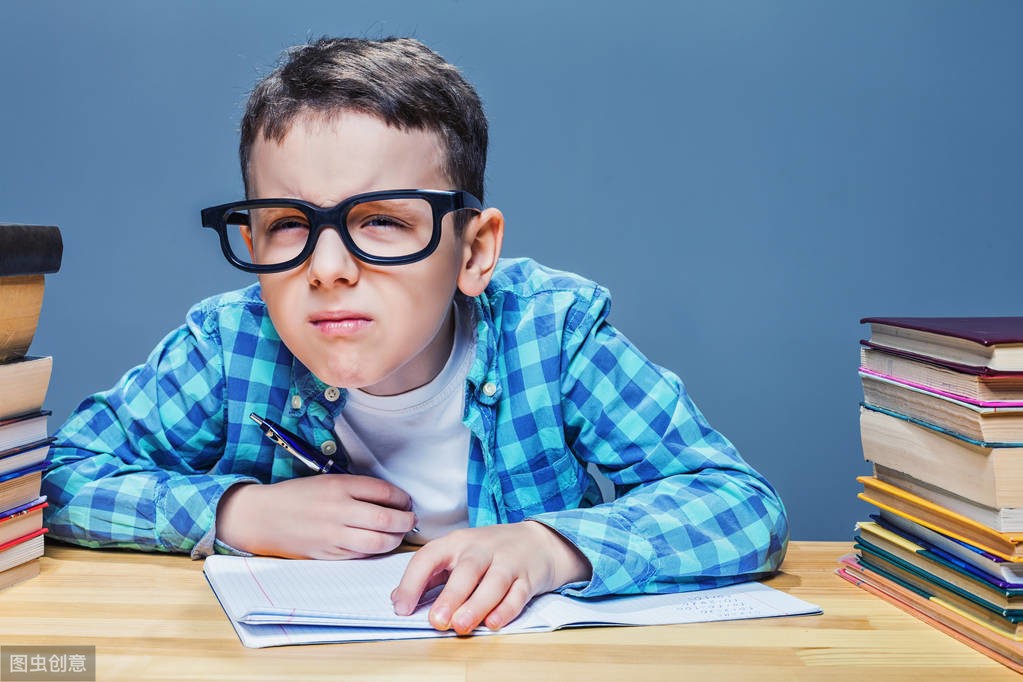 手机蓝光的危害,手机蓝光对眼睛的危害