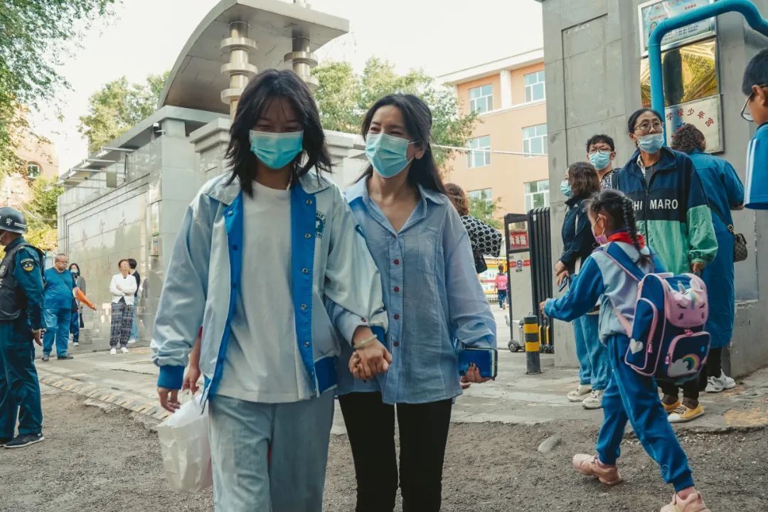 真正的父母都是如何生活的,很多平凡的父母子女基本都不平凡