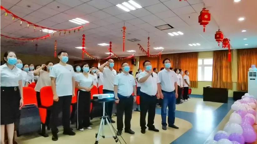 弘扬抗疫精神同心共抗疫情,医师节弘扬抗疫精神护佑人民健康