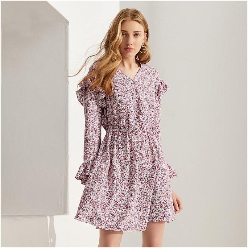 v领时尚显瘦遮肉,v领性感时尚显瘦法则