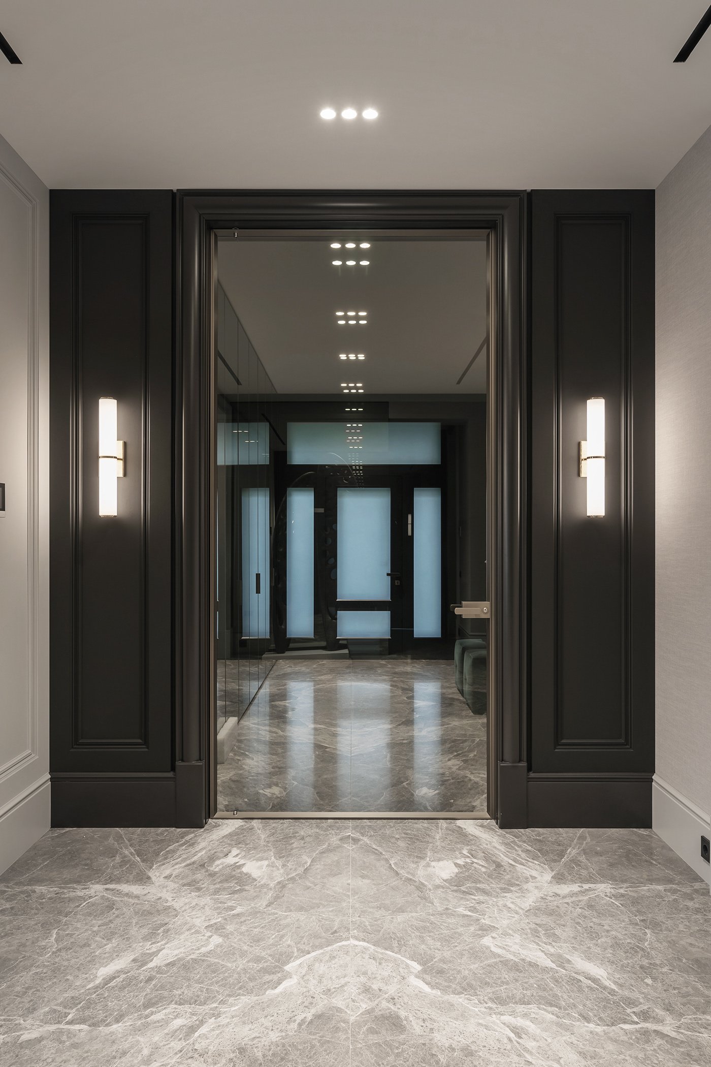 11层顶楼带阁楼露台,顶层带阁楼露台和底层带院子