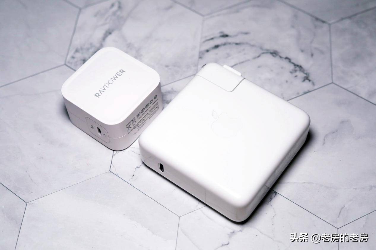 告别大砖块,拥抱小麻将,打火机大小的MBP充电头实用评测