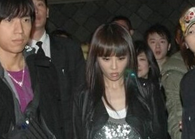 和三个不同女生分手恶搞爆笑,奇葩分手搞笑方式