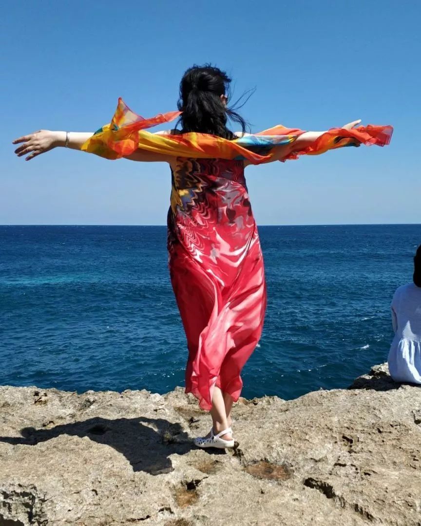 中国大妈旅游标配动作合集,中国大妈旅游拍摄姿势