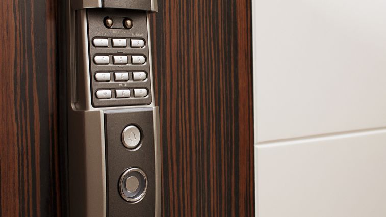 大门指纹锁和密码锁哪个好用,大门有必要换吗