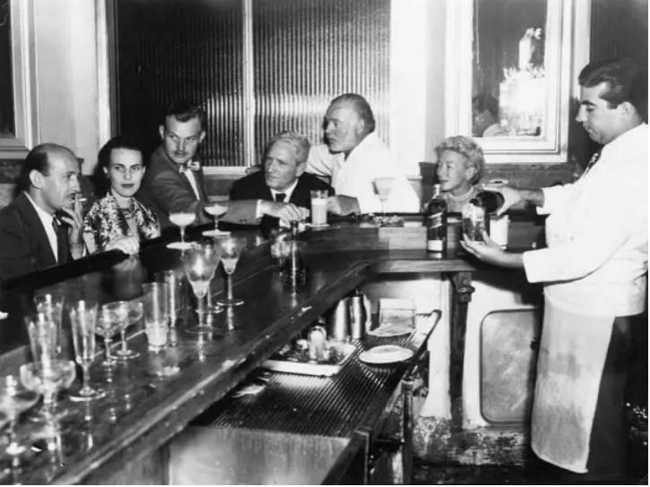 蒋凡被降级、记过？比吃瓜更香的，是住“总裁夫人”最爱的酒店