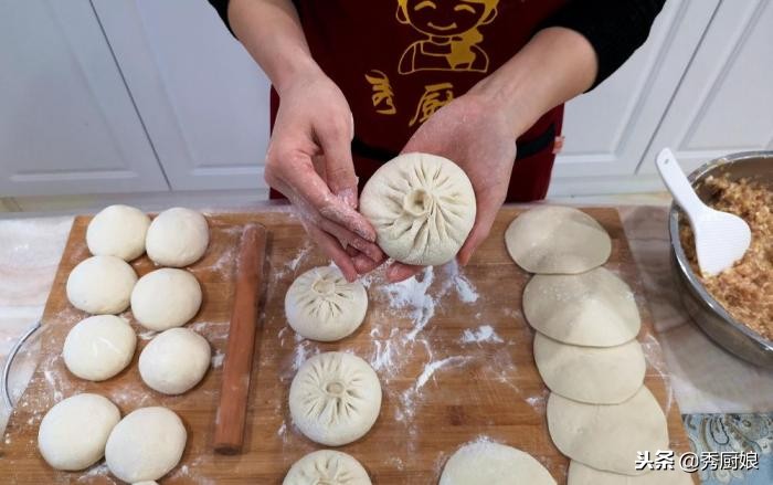 白菜包子好不好吃，怎样调馅是关键，技巧和秘诀详解，太香了