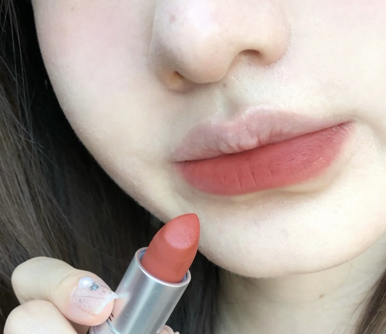 涂一次就爱一次的平价口红,适合素颜涂的平价口红显白不沾杯