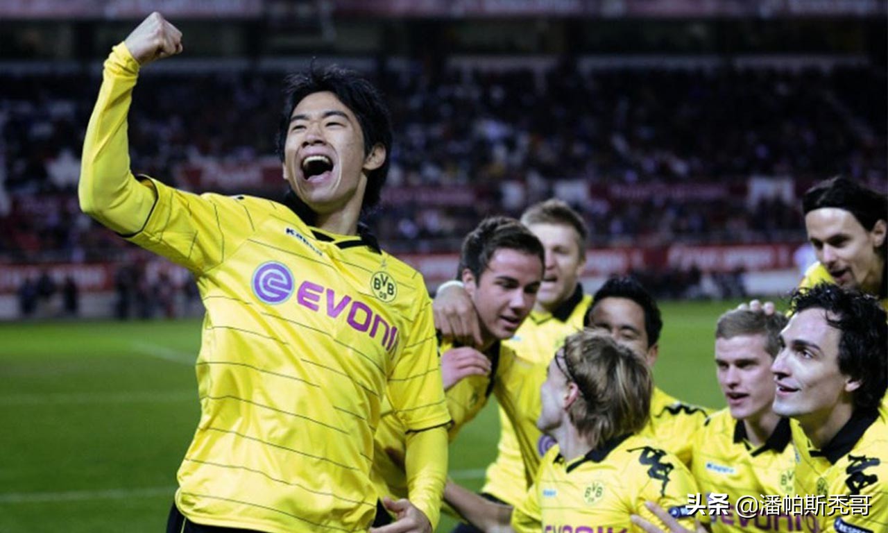 他曾当选德甲半程最佳球员,今被西乙球队解约,前女友是宅男女神