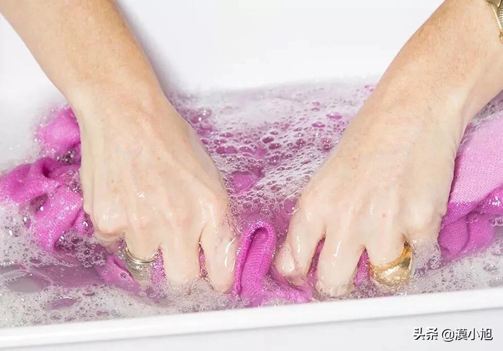 羊毛毛衣变形缩水怎么处理,羊毛衣服如何清洗不缩水