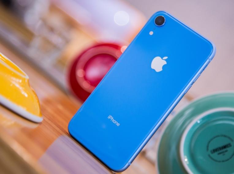 年度手机跳水王：iPhone这款“颜值小刚炮”直降1100，终于等到！