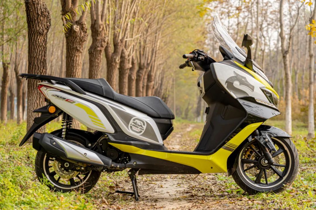 赛科龙rt3s大踏板摩托2024款,国产大踏板赛科龙rt3s推荐