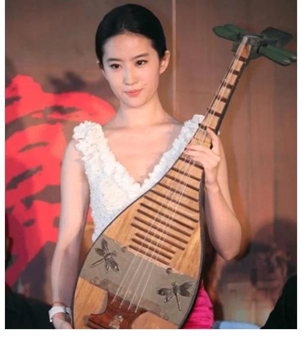 刘亦菲吹笛子的照片高清,刘亦菲吹笛子哪部戏