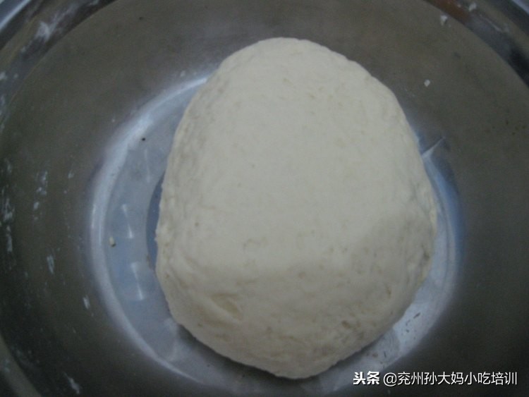 自家炸油条面的做法,家庭自制老面发面油条的做法