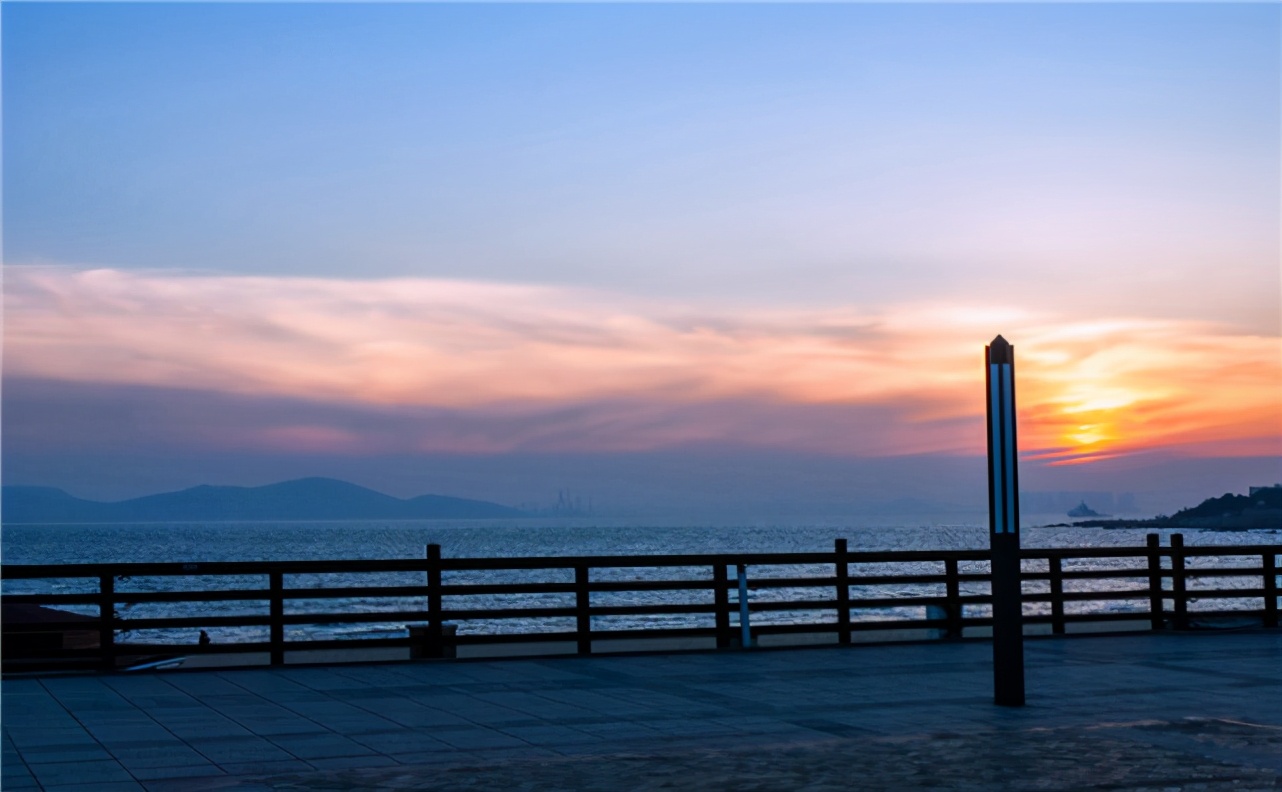 青岛旅游十大必去景点青岛栈桥,青岛站附近的旅游景点有哪些
