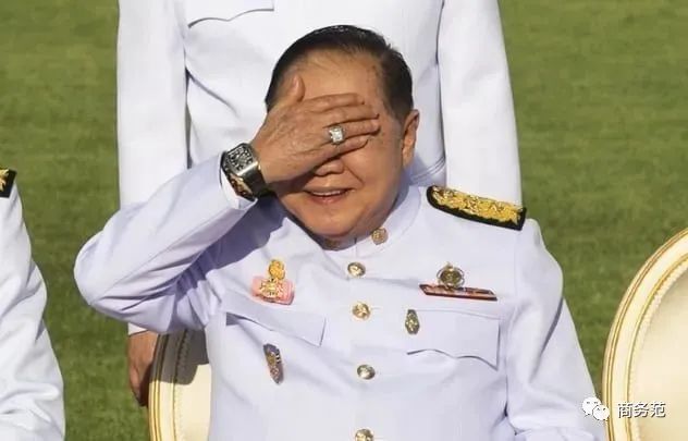 普京防护服,普京保镖衣服里面是什么