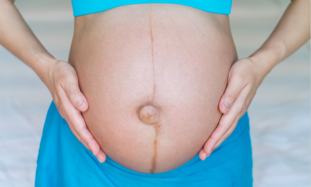 肚子上的黑线左右能分辨性别,听说怀孕肚子硬硬的是儿子是吗