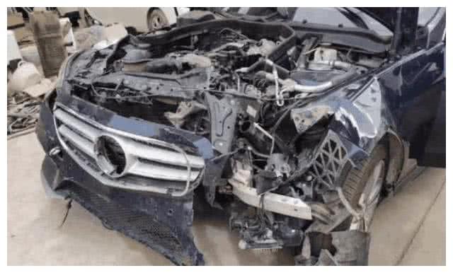 为了炫富女子租了奔驰,租豪车去参加同学聚会差点被揭穿