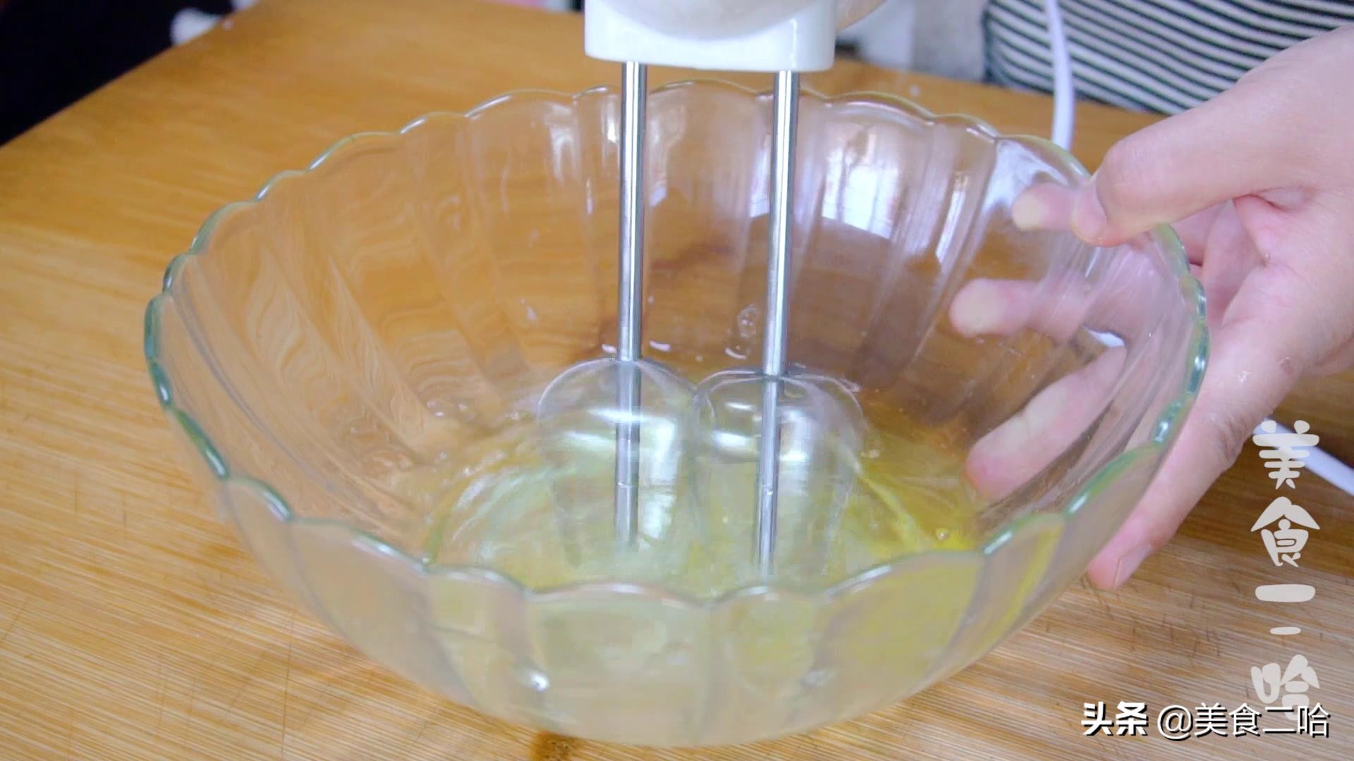 教你用电饭煲做蛋糕超级简单,做电饭煲蛋糕松软蓬松