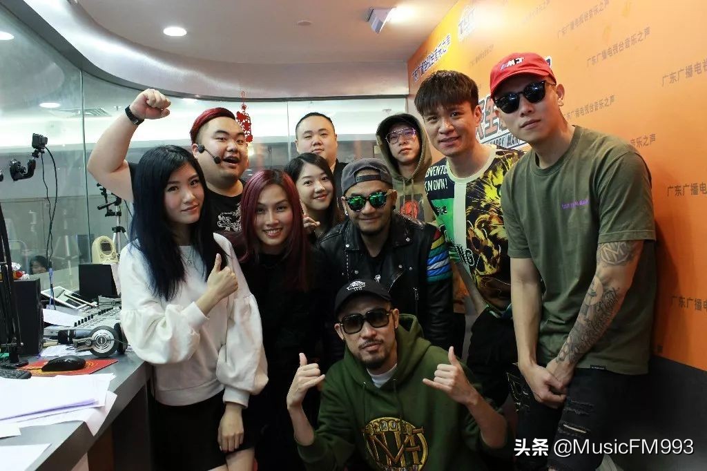 流行前线总店直播,流行前线负一层直播基地