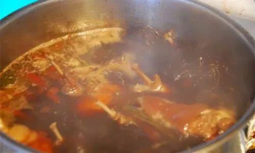 卤菜放红曲米会使卤水发酸吗,卤水发黑发酸是什么原因