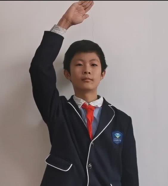 援鄂医疗队脱下防护服全身湿透,援鄂医护人员脱防护服