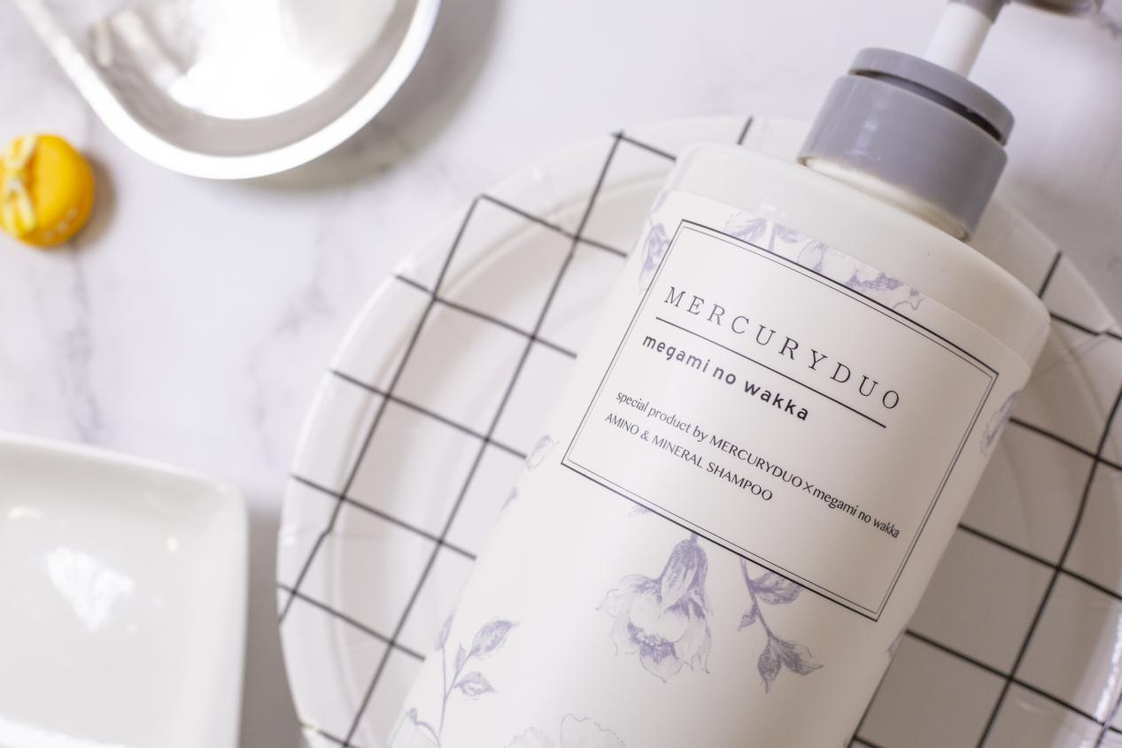 感情真真假假难分辨,清爽蓬松的头发会让人有好感吗