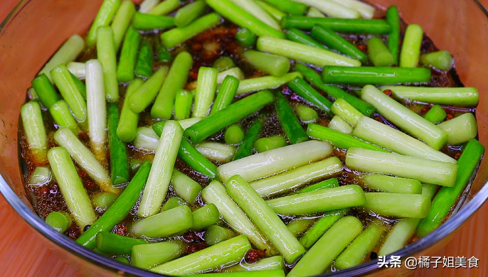 蒜苔的腌制方法夏妈厨房,妈妈用了10年的腌蒜薹方法