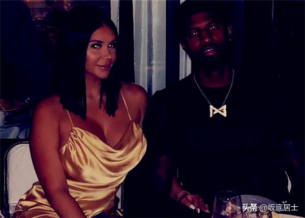 詹姆斯：裤子，你咋罚出个三不沾啊！库兹马：那我也没踢足球啊