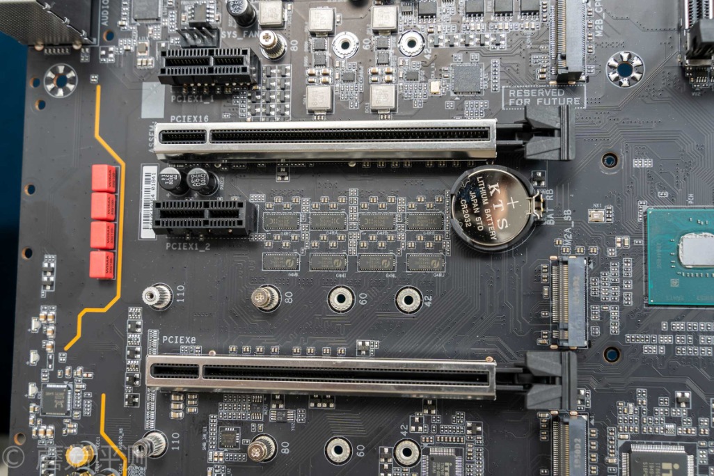 技嘉z490aorusproax主板多大,技嘉z490aorusproax是超级雕吗