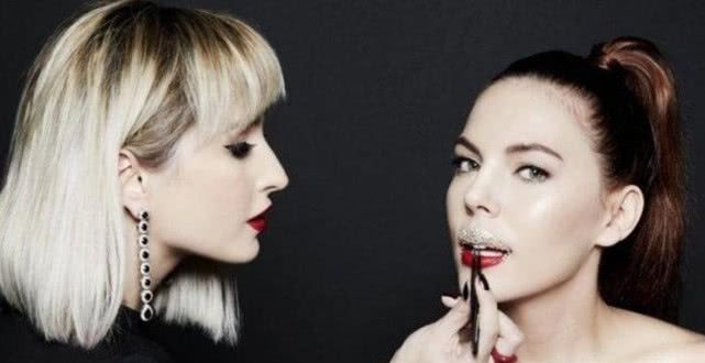 26岁美女模特，耗资18万巨资，将80颗钻石“镶嵌”在嘴唇上