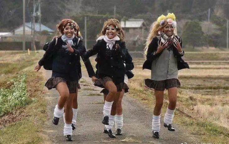 穿jk制服遇到绑架,中国女孩被绑架遭遇电击