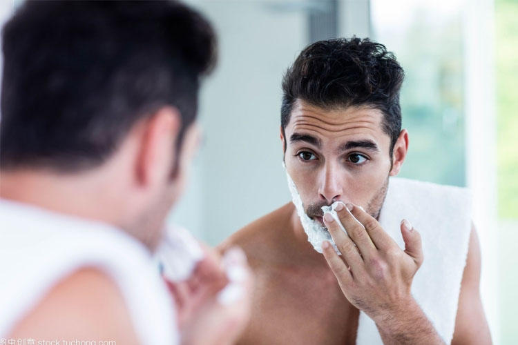 剃须的妙招,剃须的正确方法及步骤
