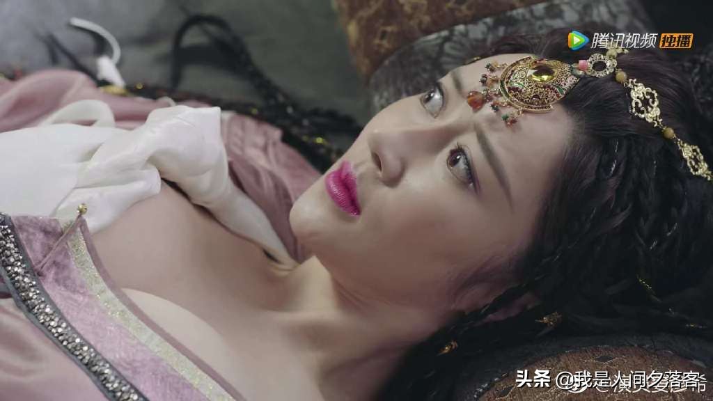 “中国天然第一美胸”的她却因倚天屠龙记中无台词的角色而火