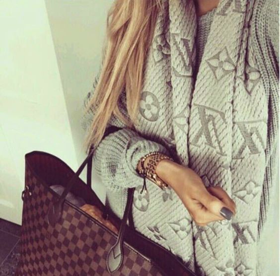 这条围巾的价格有点高英文怎么说,这条围巾多少钱的英文