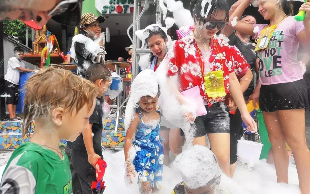 2019泰国泼水节视频,2024年泰国泼水节攻略