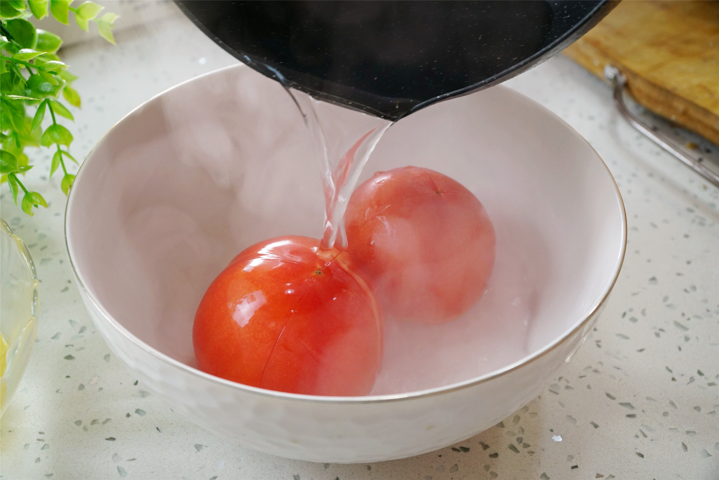 西红柿炒鸡蛋是加盐还是加糖,加糖西红柿炒鸡蛋