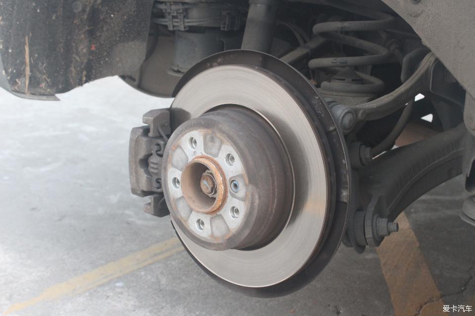 宝马x5前刹车盘标准厚度,宝马x5更换手制动电脑