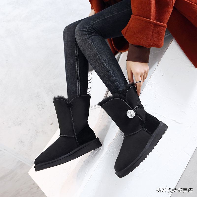 冬季女生穿雪地靴,冬天穿雪地靴好看吗