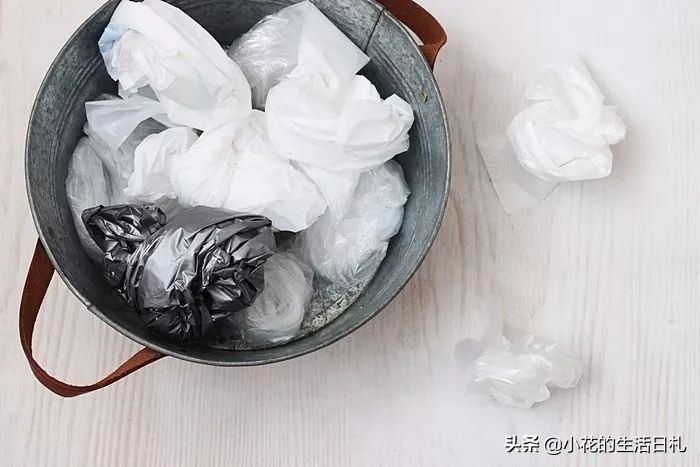 塑料袋收纳妙招废物利用,没用的塑料袋收纳法