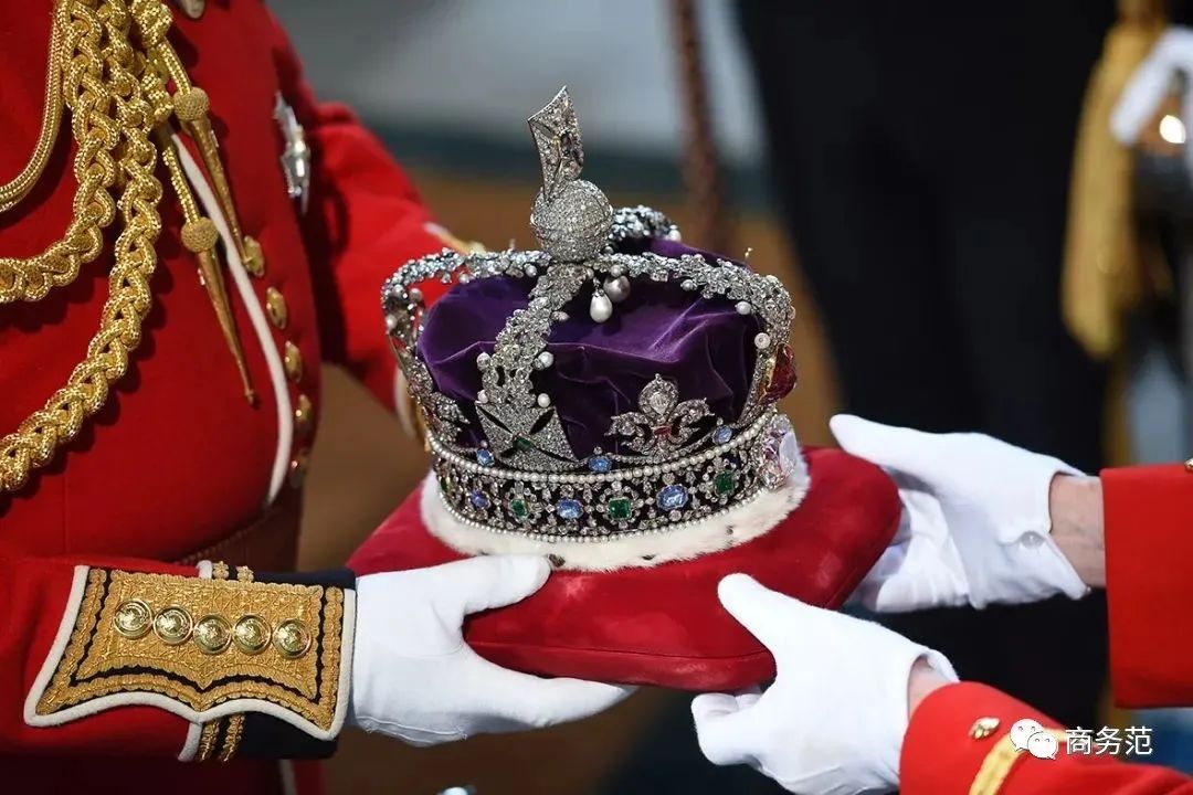 英国女王的珠宝高清,英国女王伊丽莎白二世的珠宝