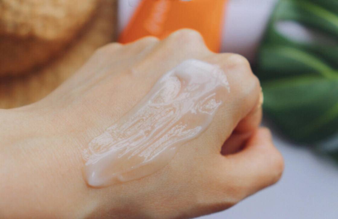 晒后皮肤疼如何快速修复,晒伤后出的晒痕如何处理