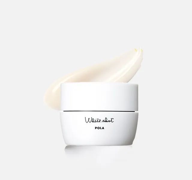 她给粉丝推荐几十块钱的平价产品，浴室里用的却是万元面霜？