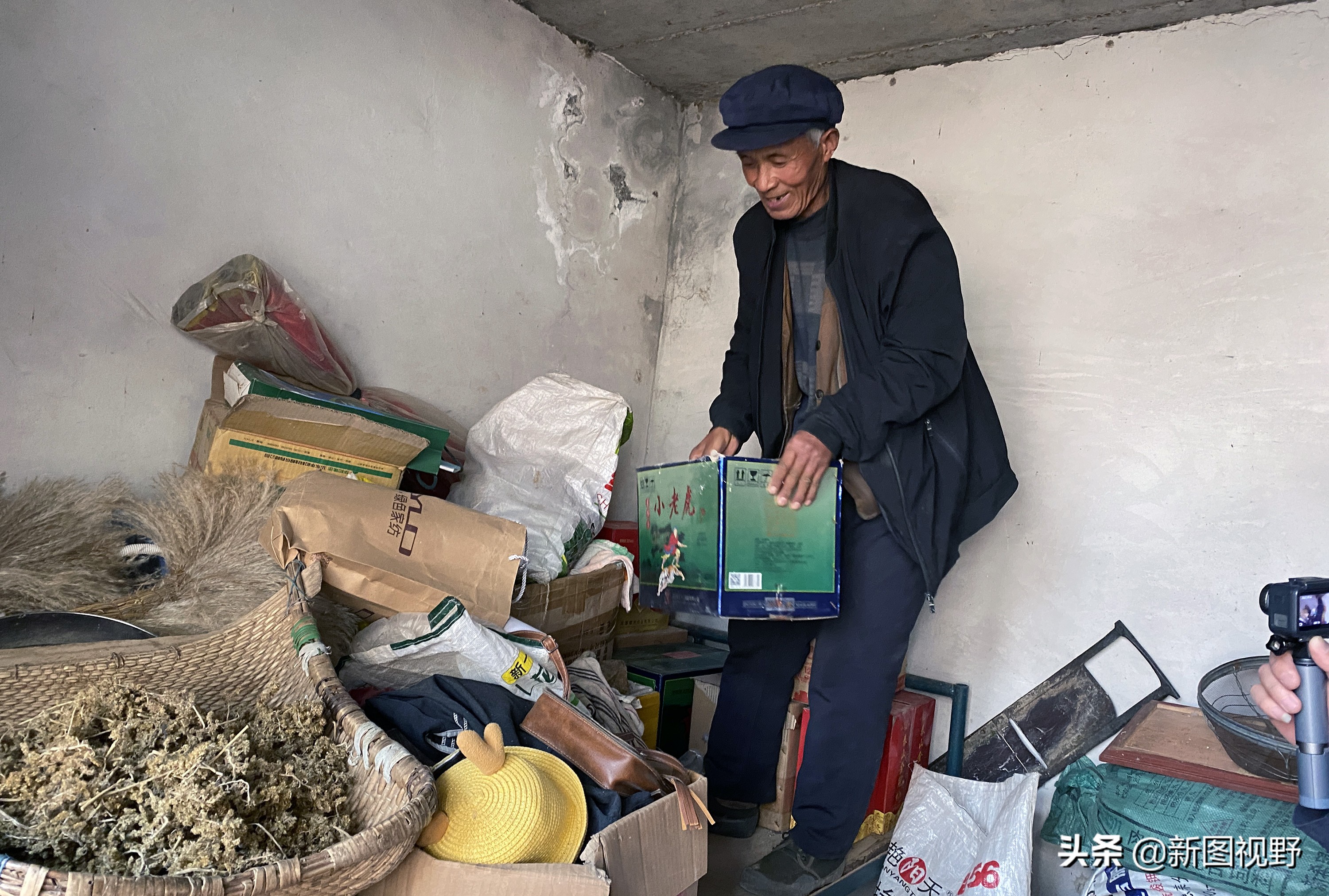 山村游玩，200元买大爷两箱“老酒”，帮我鉴定下是否中奖了