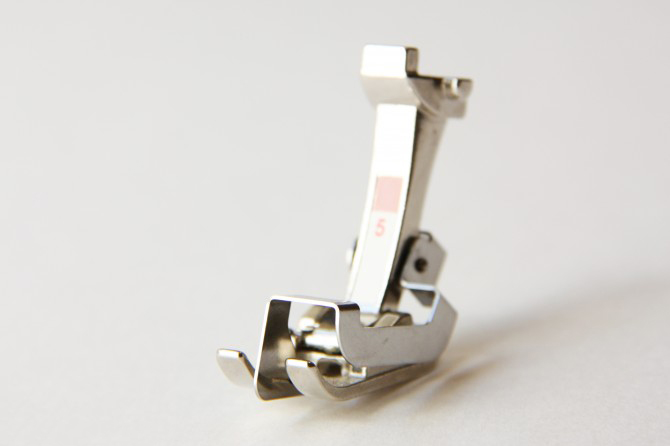 百褶裙有点大了解决小技巧,一条白色百褶裙有多好穿