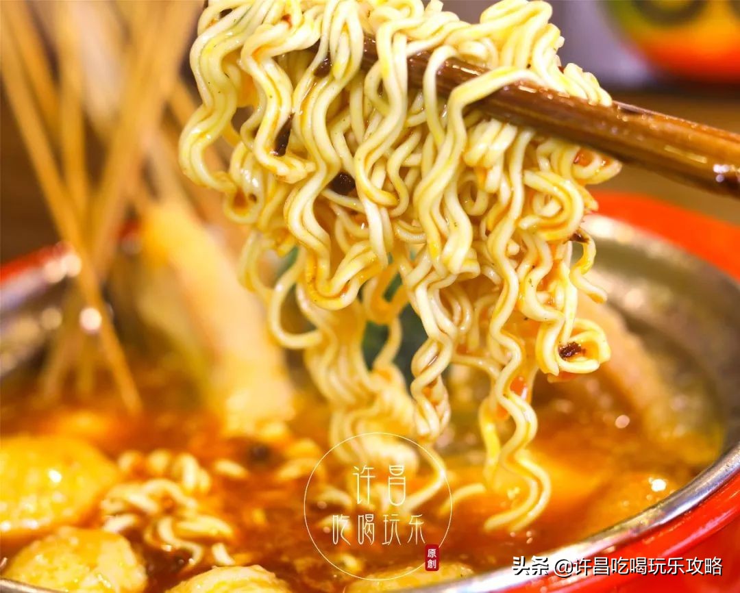 自助旋转小火锅想吃就来这家,打卡旋转小火锅