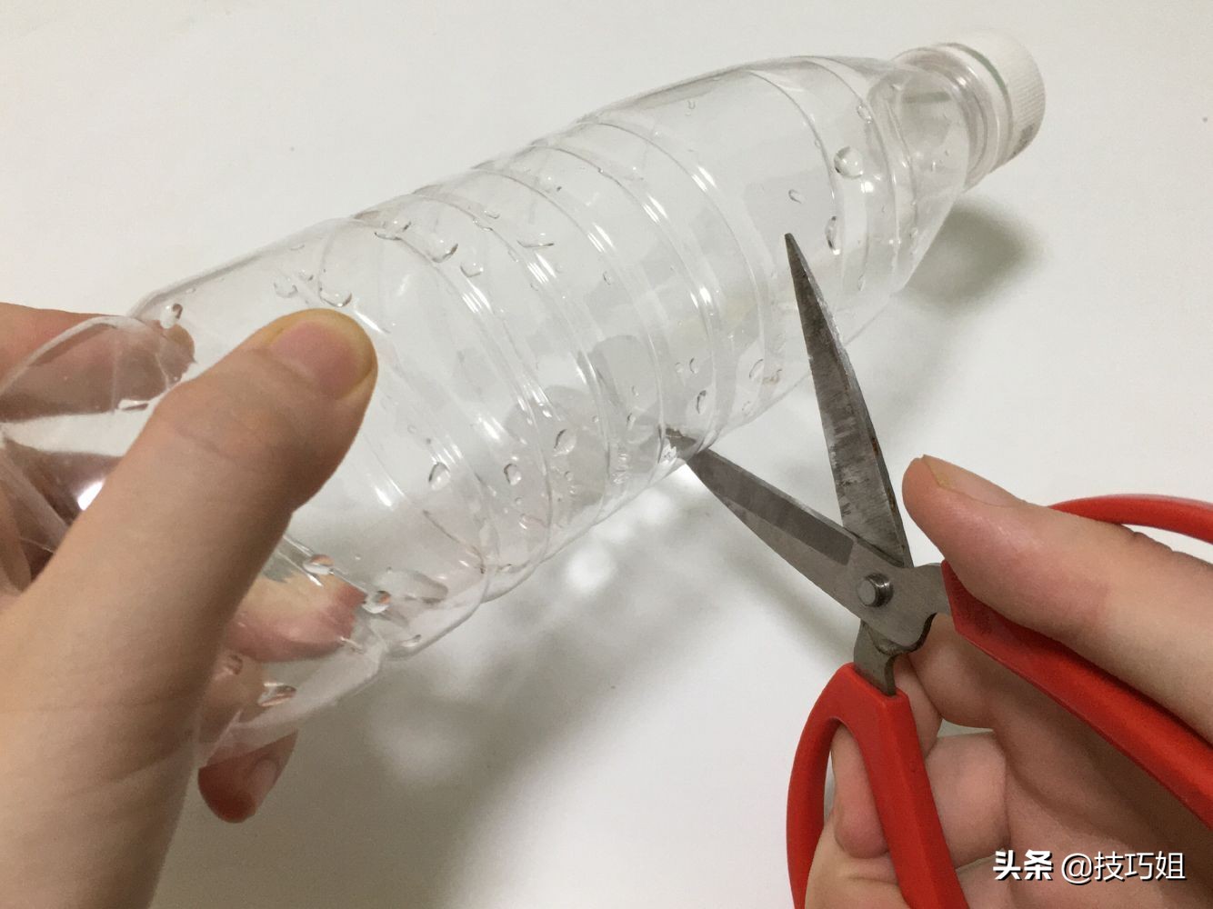 废弃瓶子别扔,生活小妙招废弃塑料瓶